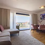 Vito\'S Place